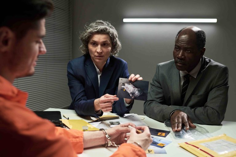 Expat Arrested in UAE – Why Criminal Lawyers in Dubai Are Essential